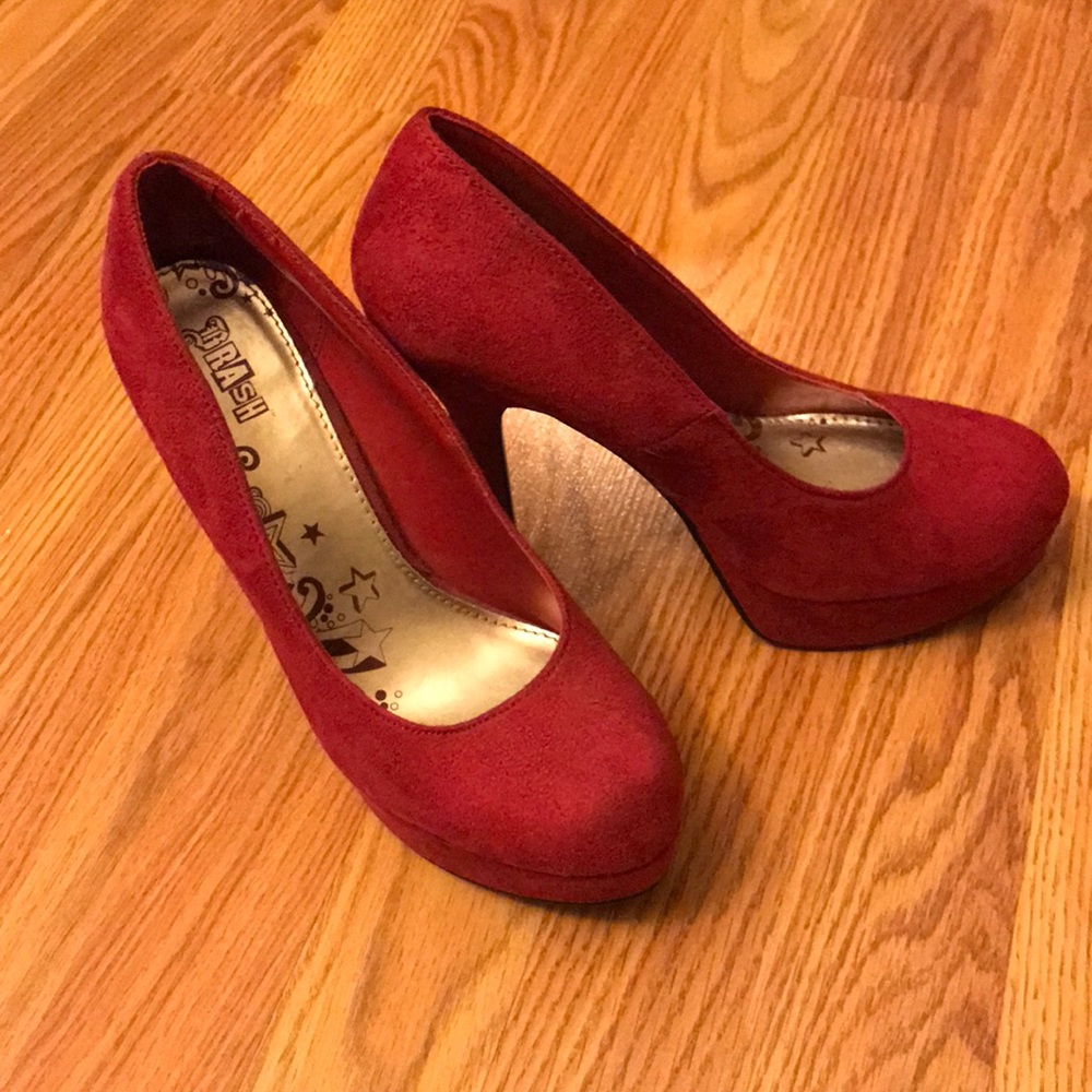 Red Heels - Picture 2 of 2